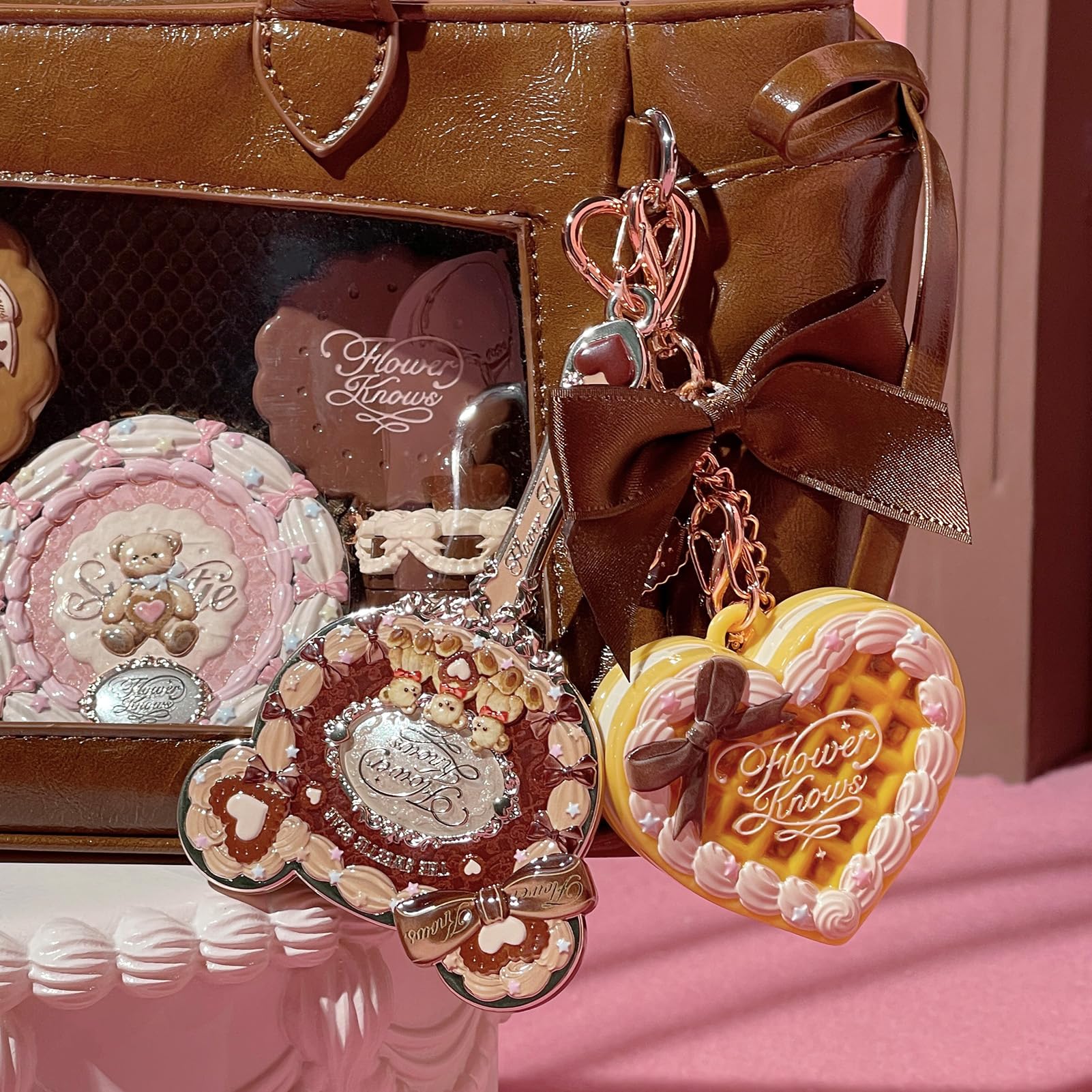 Espejo integrado Flower Knows Sweetie Bear para ver el maquillaje al instante