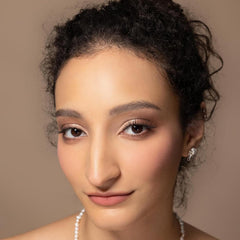 Múltiples tonos suaves para pieles diferentes, favorece un look natural