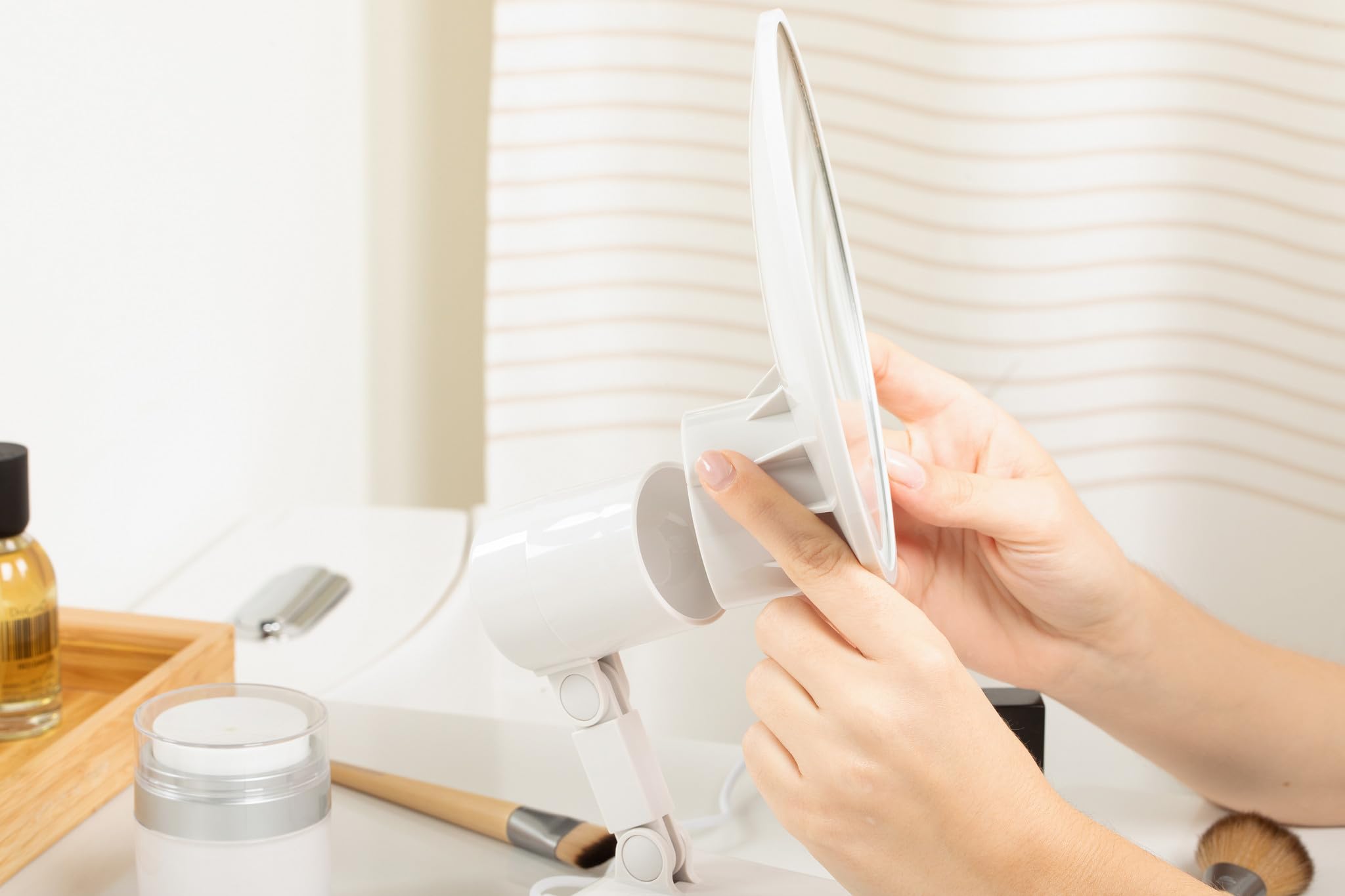Floxite FL-615-2, funciona con adaptador o pilas para más flexibilidad.