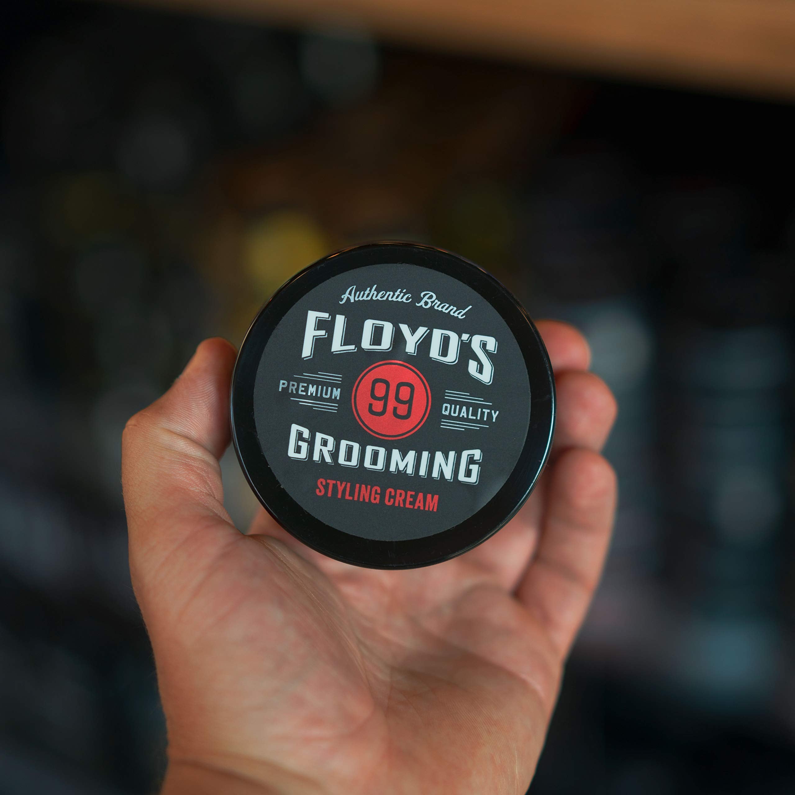 Acabado natural en el cabello con Floyd's 99 Crema Peinado.