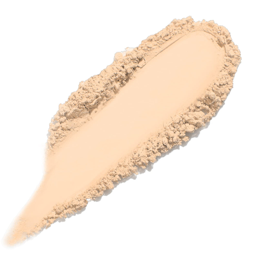FOCALLURE polvo compacto presionado beige, aporta alta cobertura para un rostro uniforme.