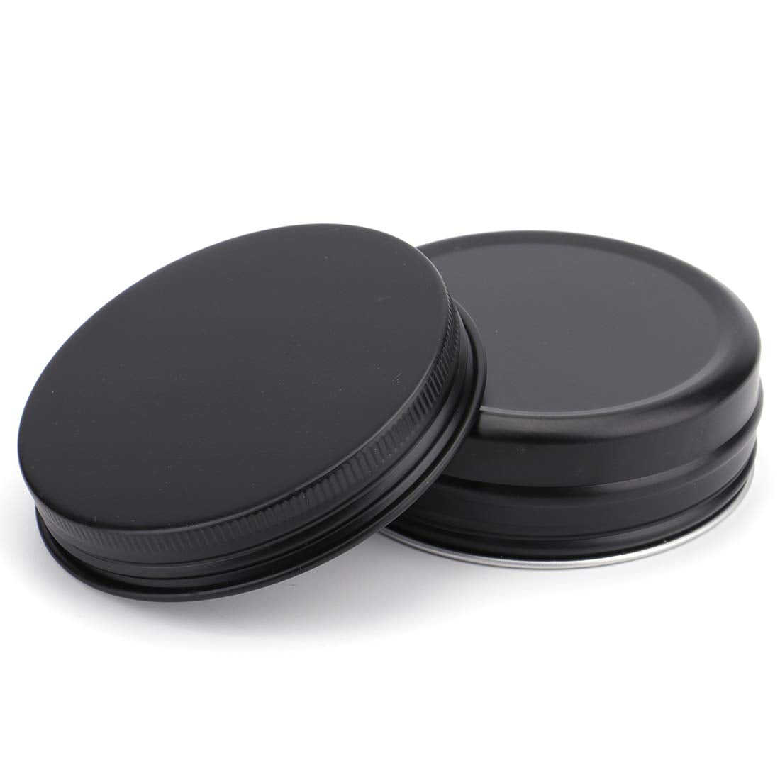 Pilules Foraineam dans tin noir mat, rangement compact.