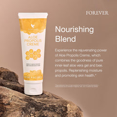 Aplicación diaria de Aloe Propolis Creme para piel suave.