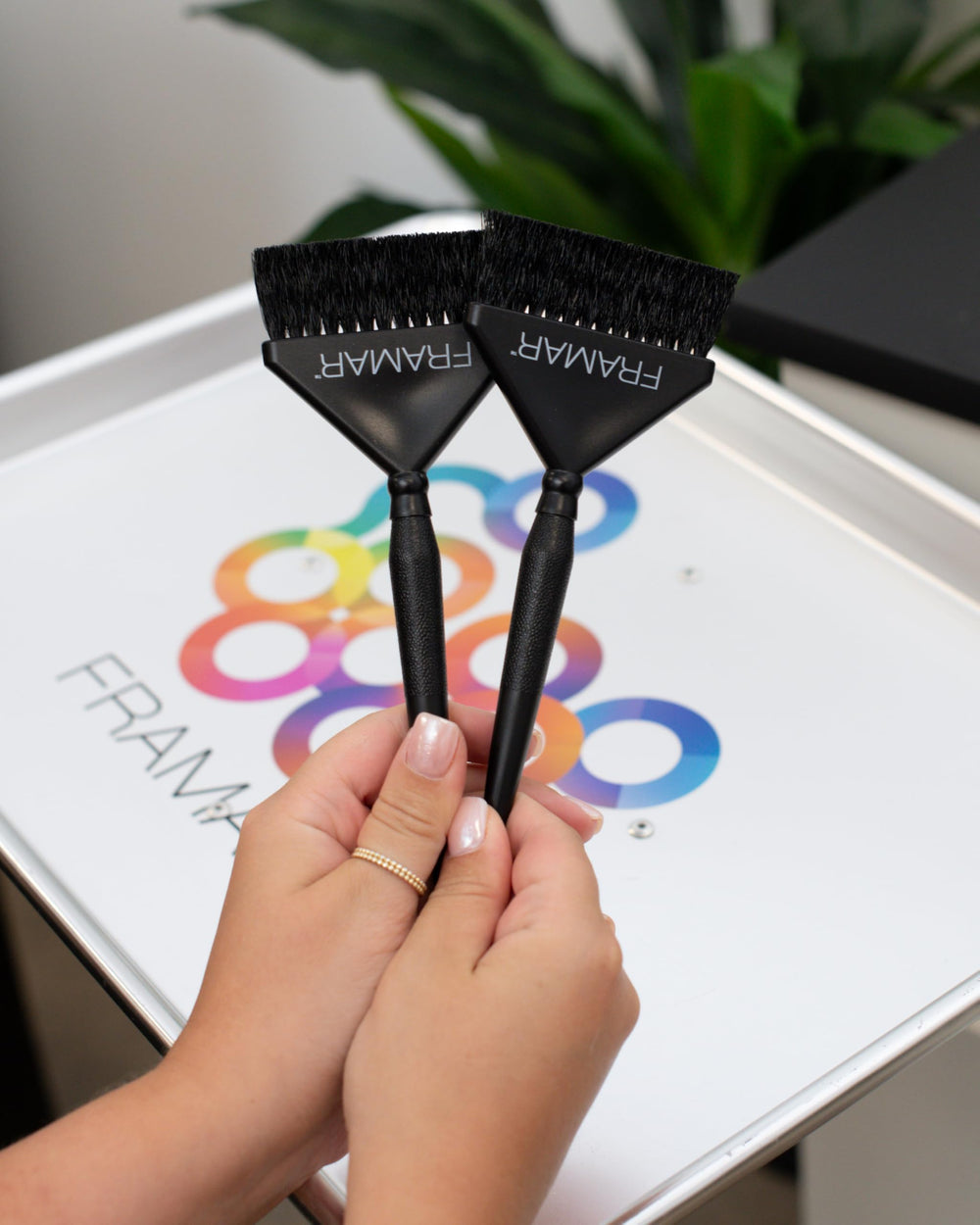 Aplicación limpia y precisa con las brochas FRAMAR.