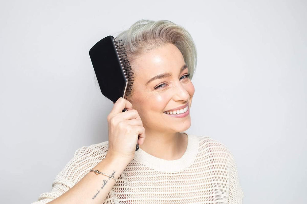 Framar cepillo pala diseno elegante: complemento perfecto para bolso o tocador.