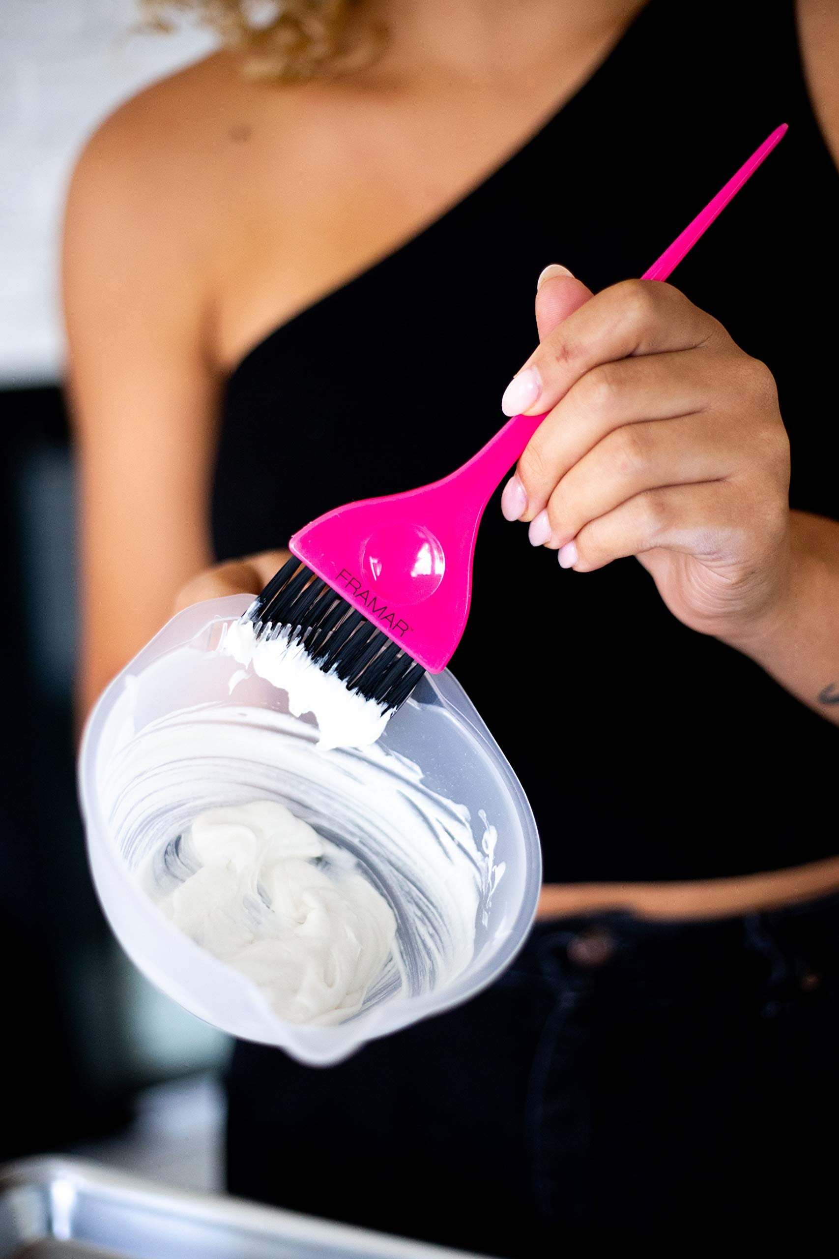 FRAMAR Color Bowl: limpieza rápida y almacenamiento sencillo para salón o estudio.