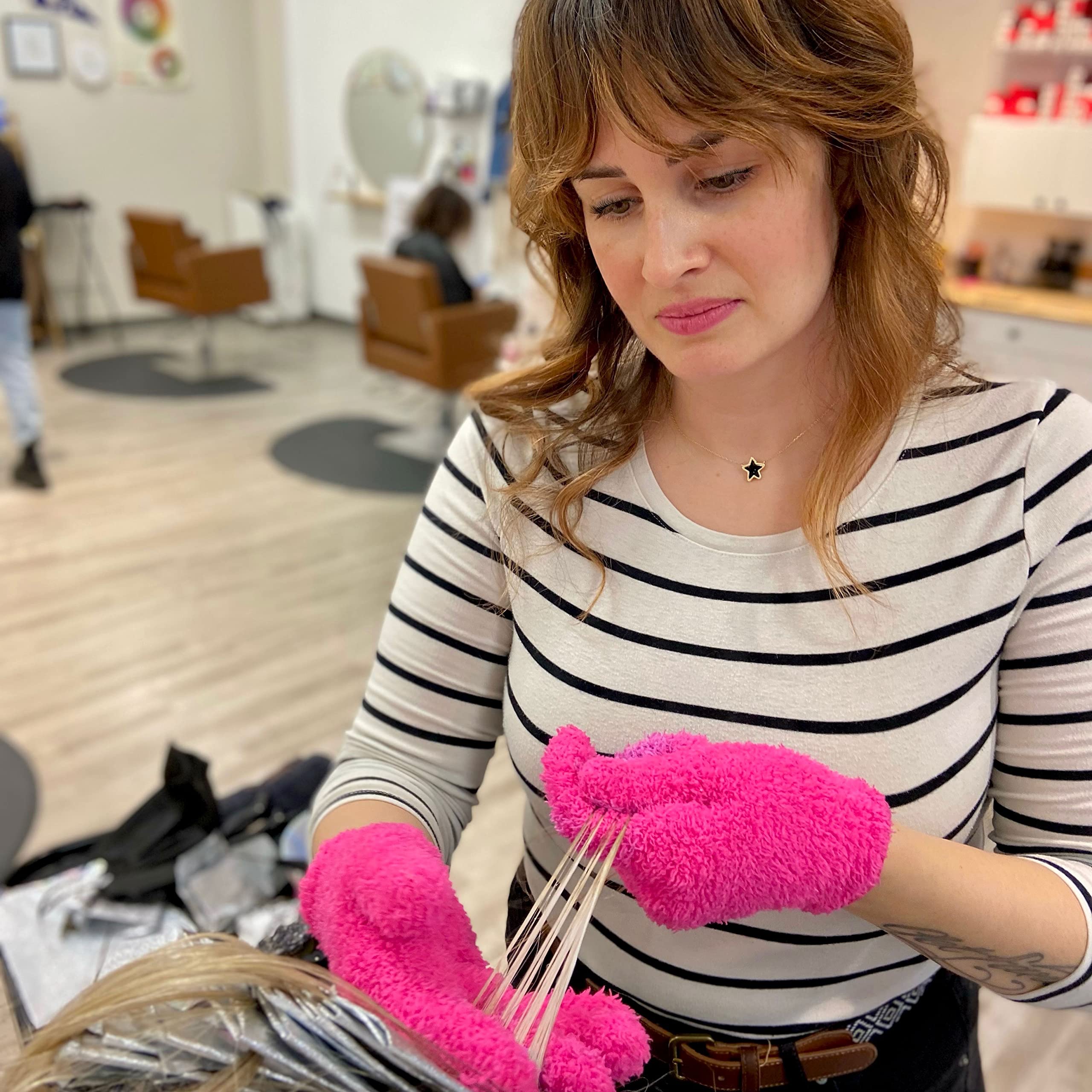 Framar guantes negros y rosados para salón, reutilizables y lavables