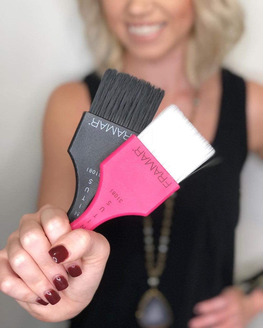 Mango ergonómico FRAMAR Power Painter rosa para mayor comodidad.