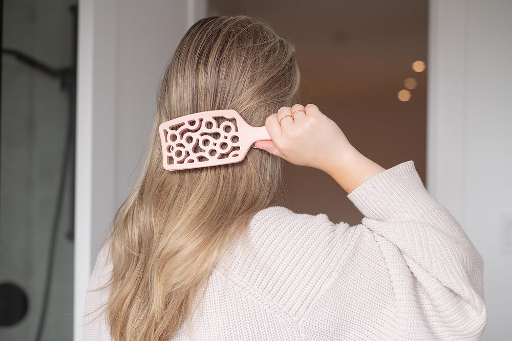 FRAMAR cepillo para desenredar cabello mojado con menor tensión.