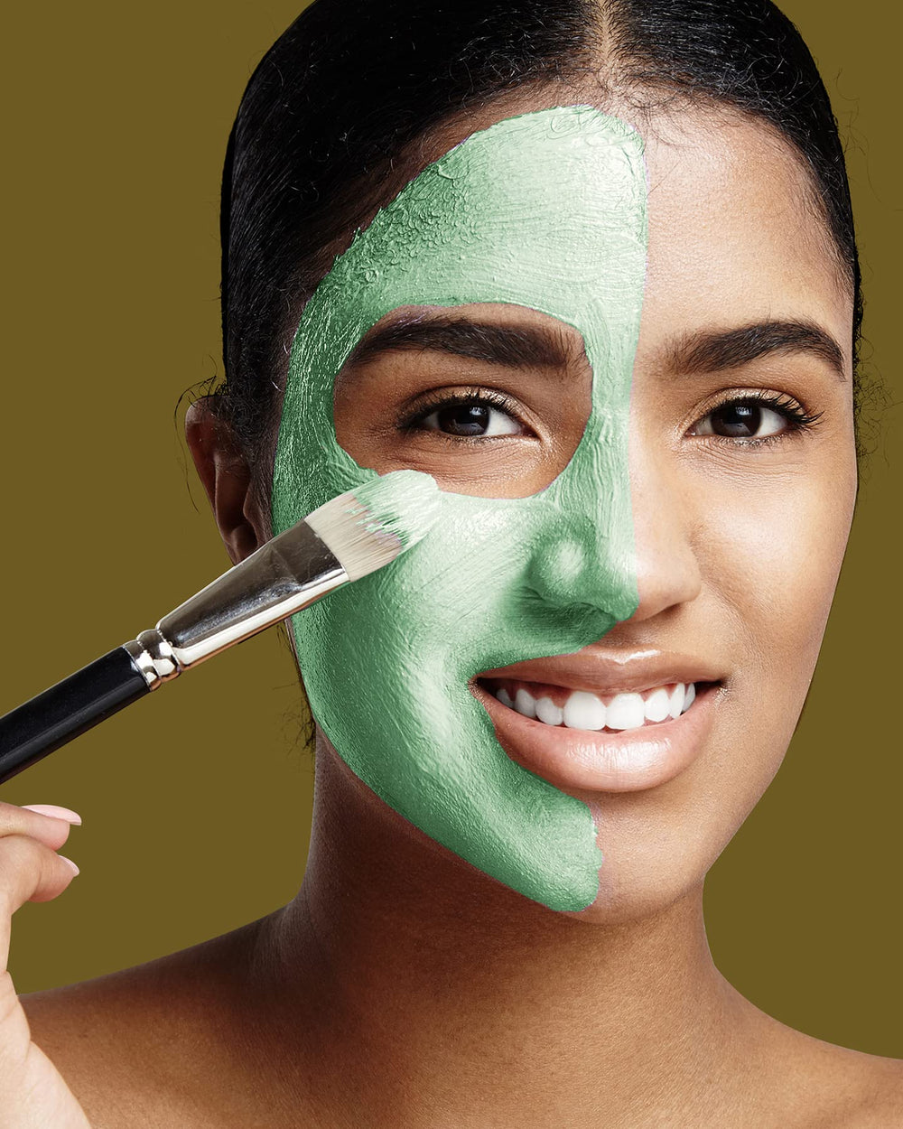 Experiencia sensorial fresca con la mascarilla Freeman Aguacate y Avena al aplicar.
