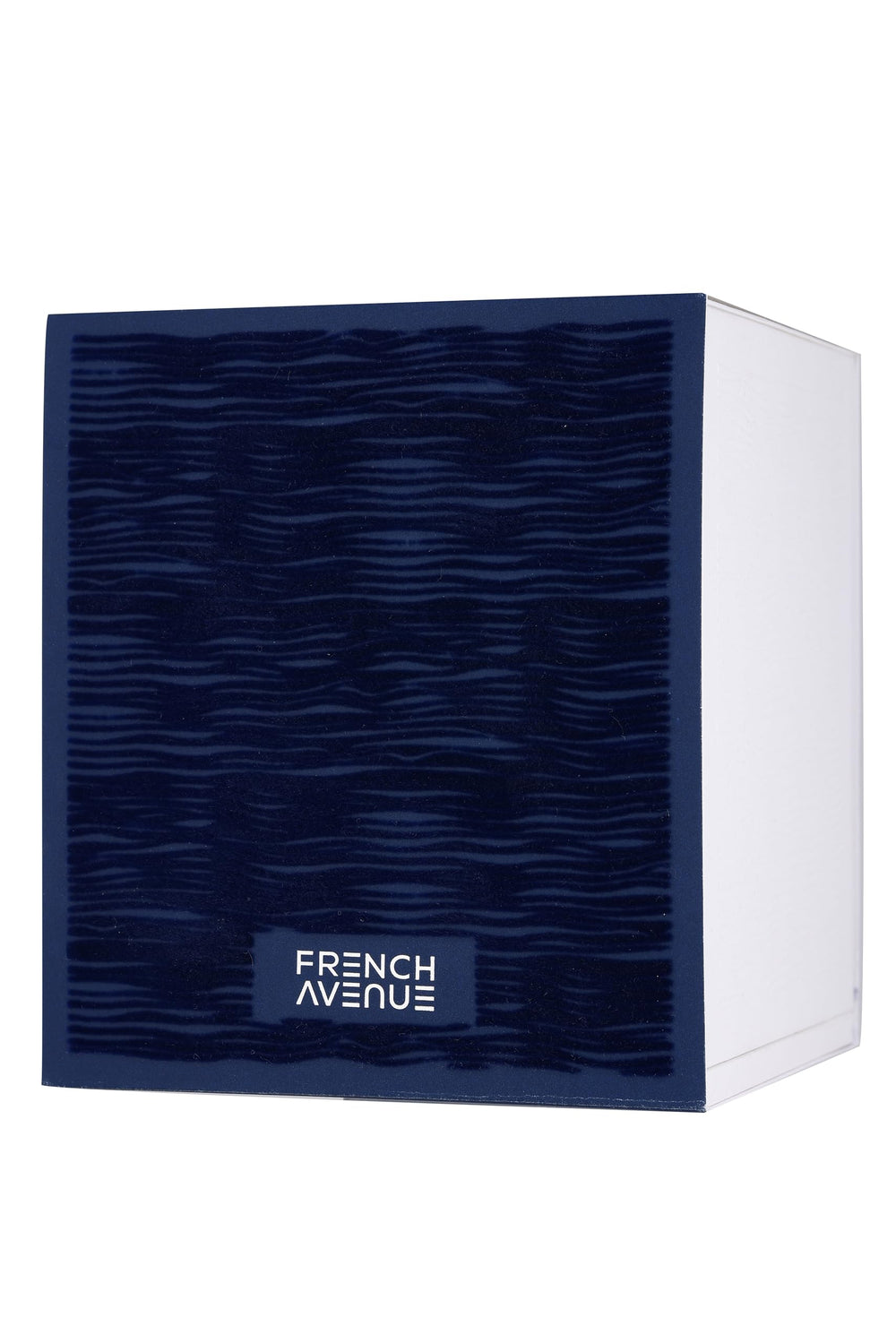 Fragrance World French Avenue Lumière Garçon, notas superiores con pimienta negra para despertar interés.