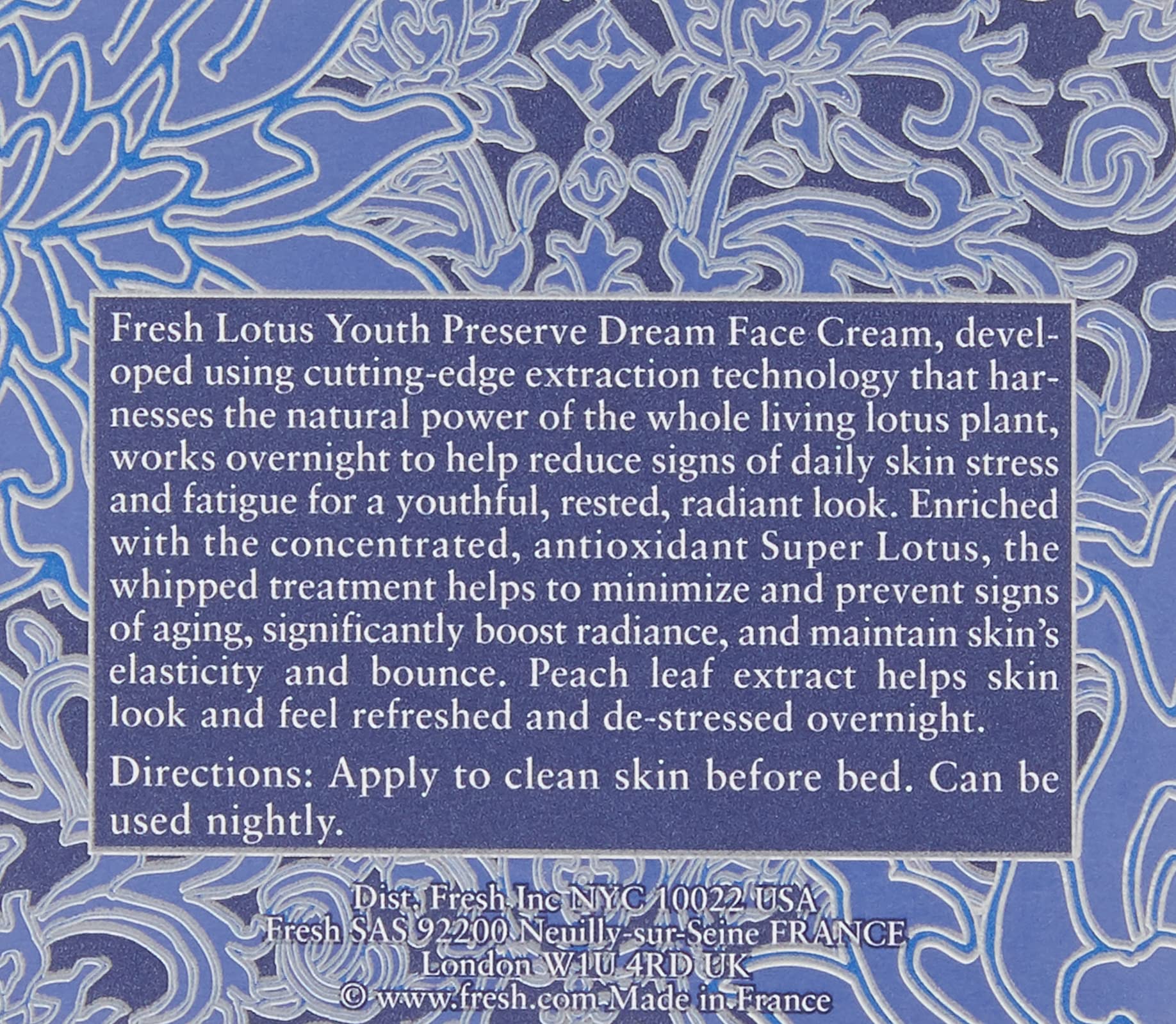 Fresh Lotus Youth Preserve Dream Crema, aplicacion en la mano para absorcion suave.
