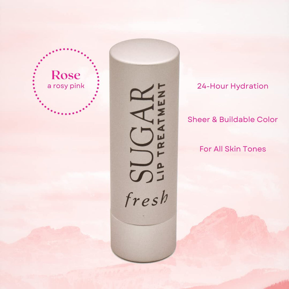 Aplicación de Fresh Sugar Lip Treatment Rose en labios con tono rosado suave