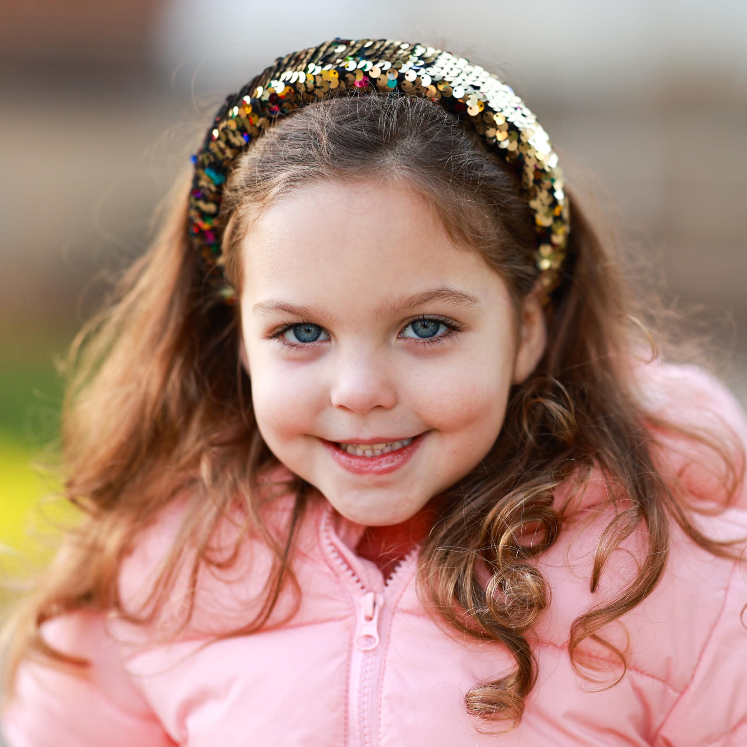 Diadema FROG SAC para escuela y fiestas, brilla sin perder el ajuste.