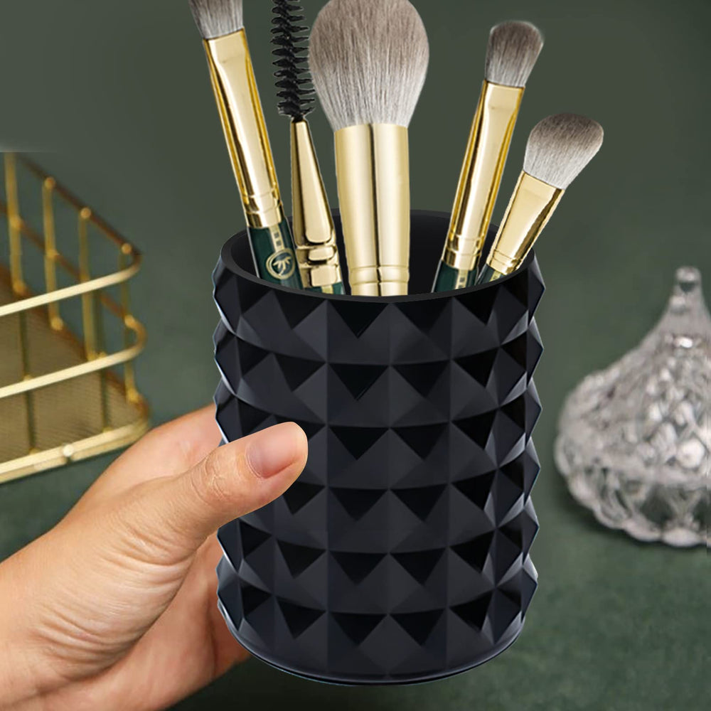 Funtygy diseño claro facilita tomar brochas de maquillaje diariamente.