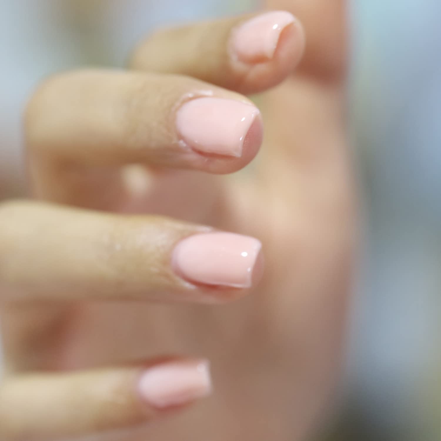 FZANEST ofrece reparación y fortalecimiento de uñas naturales.