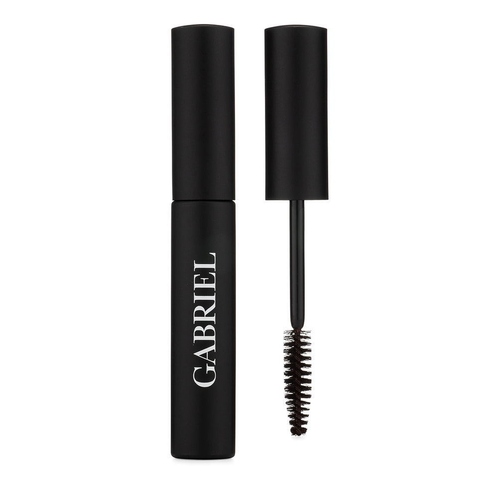 Gabriel Cosmetics Mascara aplicación-detalle para definición precisa.
