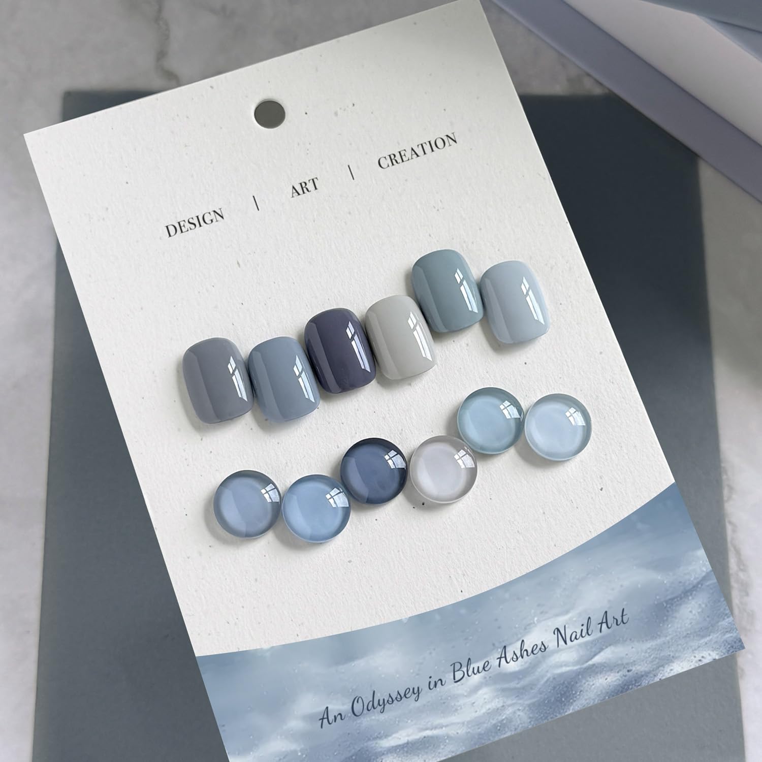 GAOY Esmalte gel Cenizas Azules acabado brillante tras curado para uñas lisas.
