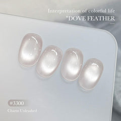 Gaoy Esmalte Gel gris translúcido con destellos holográficos duraderos.