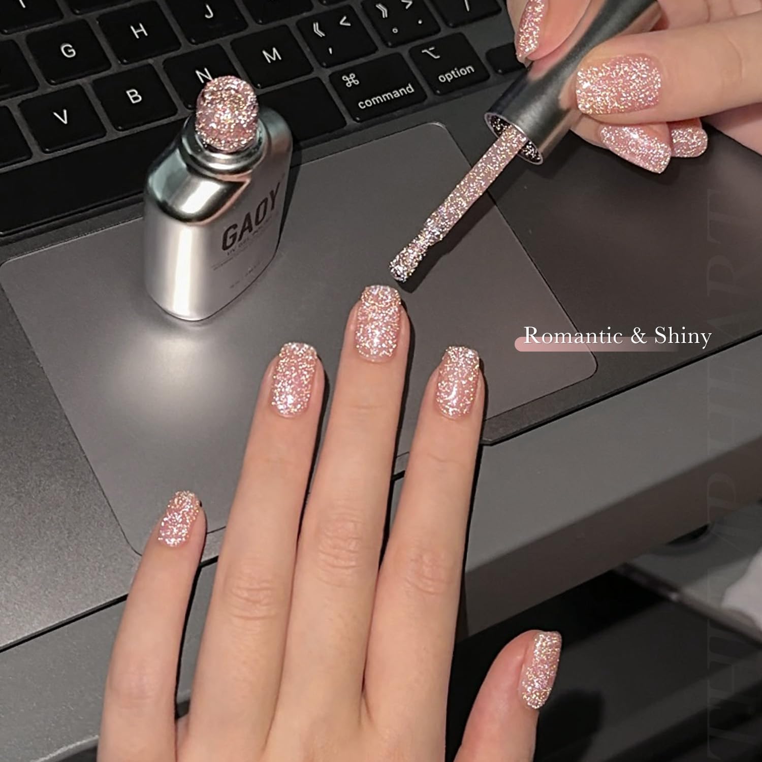 GAOY esmalte gel rosa traslúcido con efecto diamante para uñas elegantes.