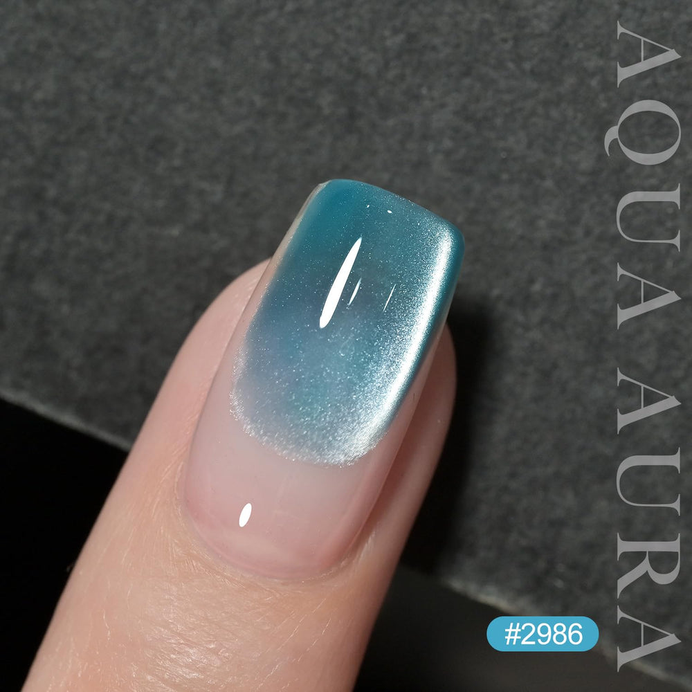 GAOY gel translúcido azul con efecto ojo de gato iluminando uñas