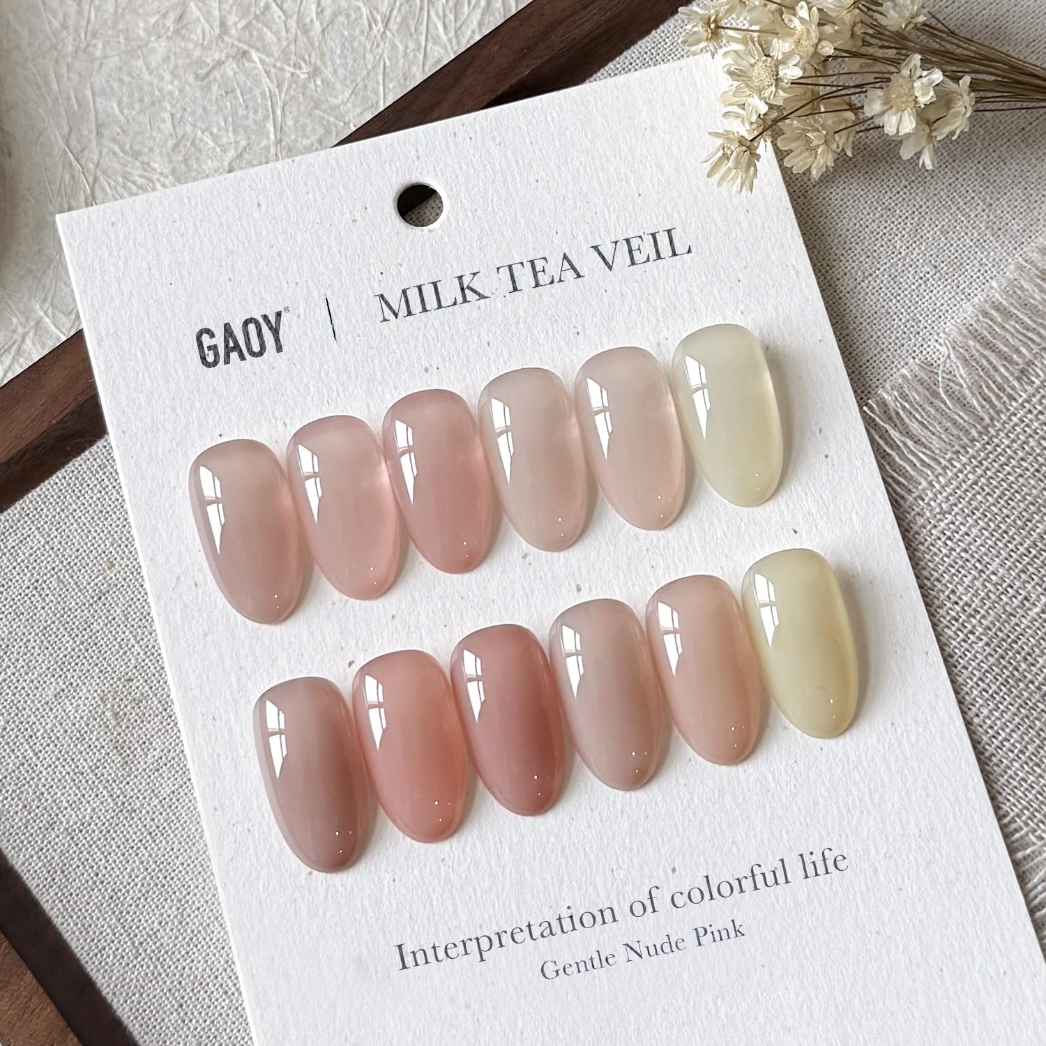GAOY set de esmalte gel translúcido en proceso de aplicación sobre uñas