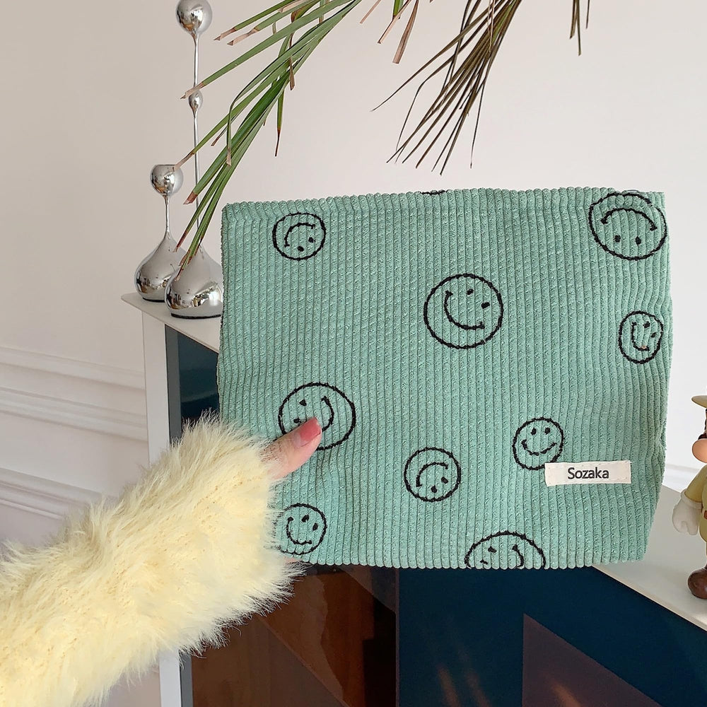 Gardsell pochette maquillage velours vert, rangement élégant et sûr.