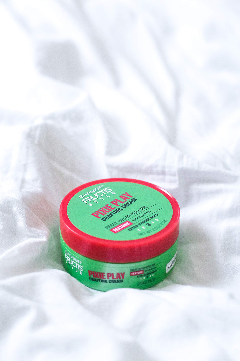Garnier Fructis Pixie Play acabado satinado sin apelmazar.