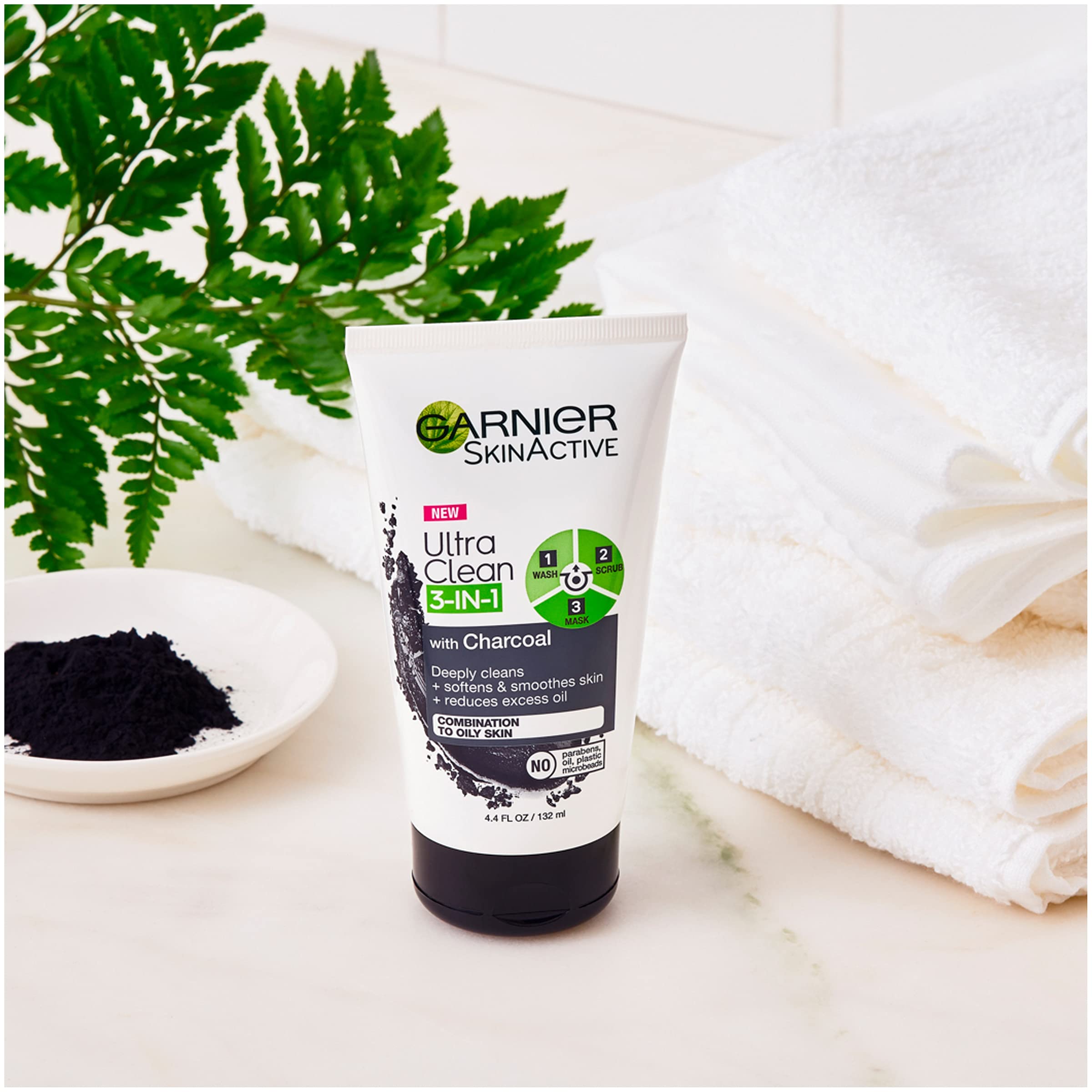 Garnier Carbón activado 3 en 1 textura gel ofrece limpieza suave y fresca.