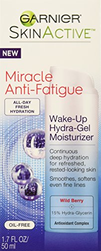 Dispensador de Garnier SkinActive Miracle facilita aplicación precisa.