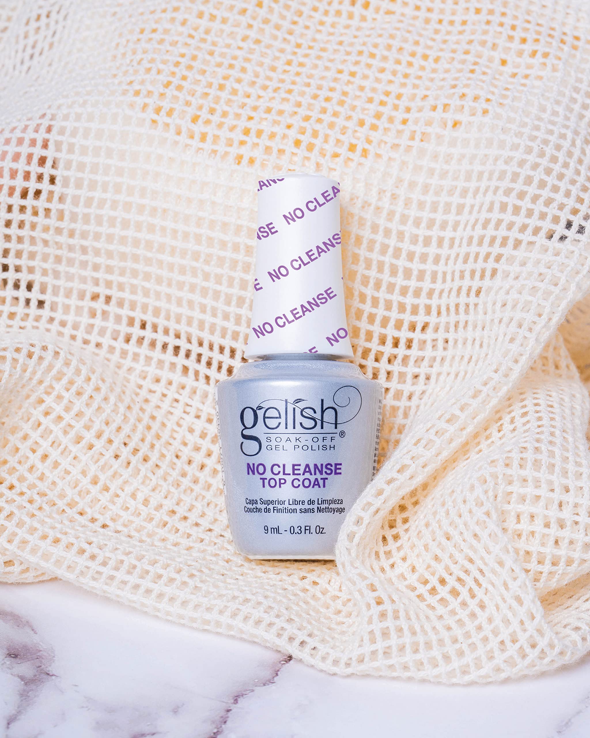 Acabado de alto brillo y duradero con Gelish No-Cleanse Top Coat.