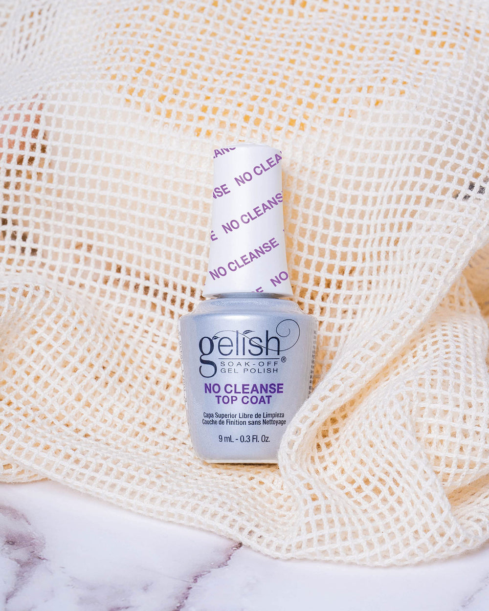 Acabado de alto brillo y duradero con Gelish No-Cleanse Top Coat.