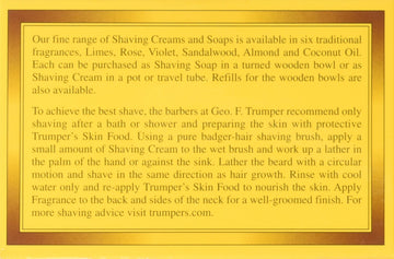 Geo F. Trumper crema de afeitar sándalo, textura cremosa ideal para una aplicación suave.