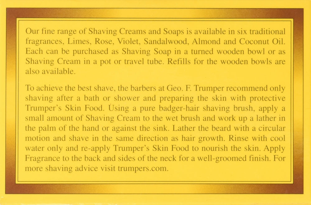 Geo F. Trumper crema de afeitar sándalo, textura cremosa ideal para una aplicación suave.