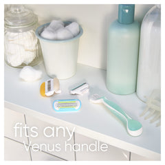 Empaque compacto de Gillette Venus Smooth Sensitive para almacenamiento.