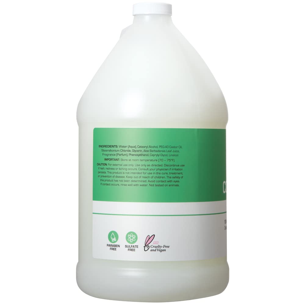 Envase recargable de 1 galón Ginger Lily Farms Club & Fitness para vestuarios.
