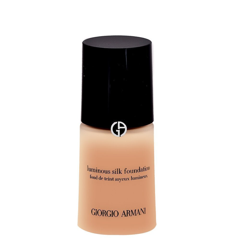 Giorgio Armani Luminous Silk Foundation en frasco, acabado satinado y tono Natural Beige 5-5