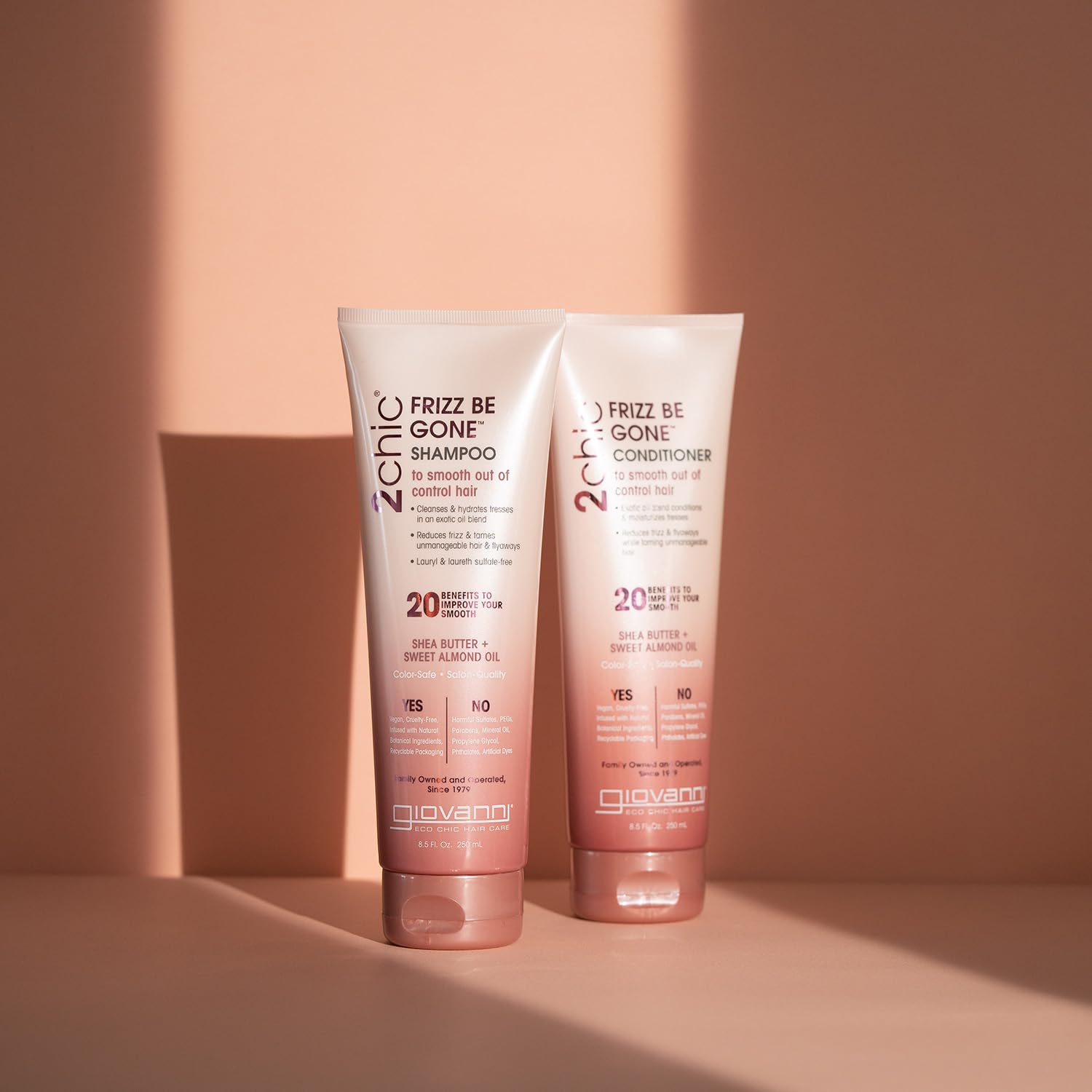 GIOVANNI 2chic Frizz Be Gone espuma de lavado para limpieza suave
