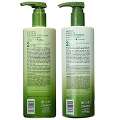 Giovanni 2Chic Ultra-Moist champú en botella para cabello limpio y suave.
