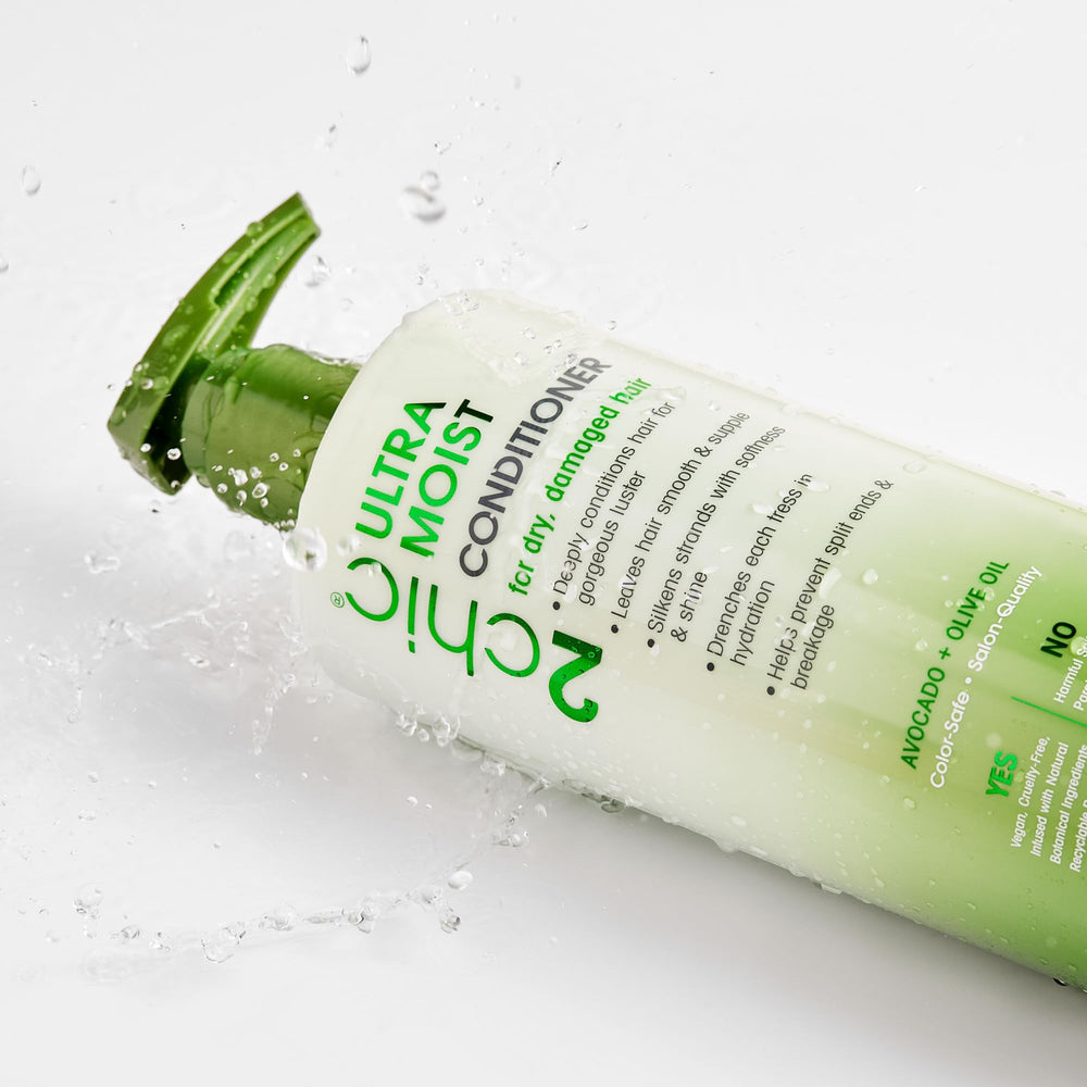 Giovanni 2Chic Ultra-Moist acondicionador en botella para hidratación prolongada.