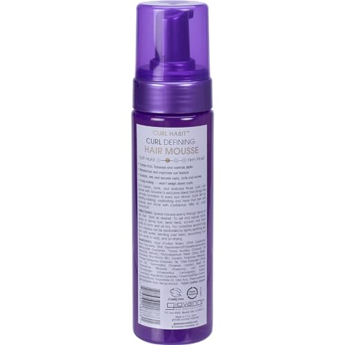 Aplicación en manos para distribuir la espuma en cabello húmedo con facilidad.