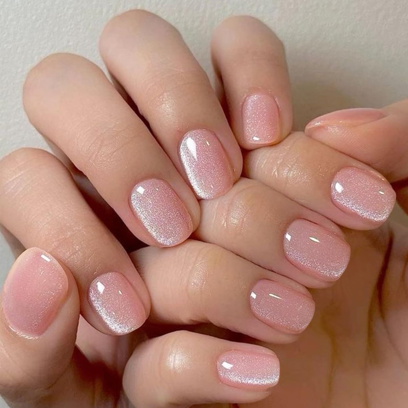 GLAMERMAID uñas postizas extra cortas con nude rosa y efecto ojos de gato para un look elegante.