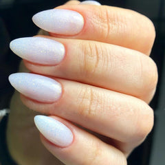 GLAMERMAID uñas postizas nude con brillo blanco para un look elegante en eventos