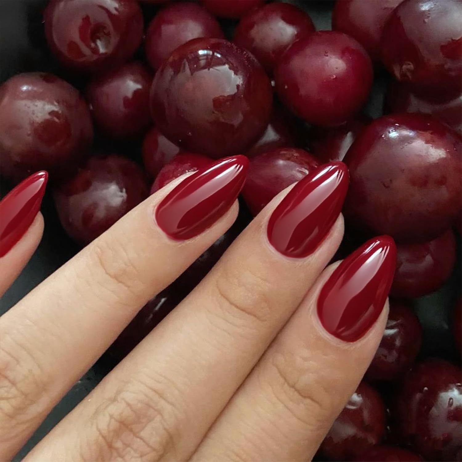 GLAMERMAID uñas con brillo gel rojo burdeos, perfecto para ocasiones elegantes.