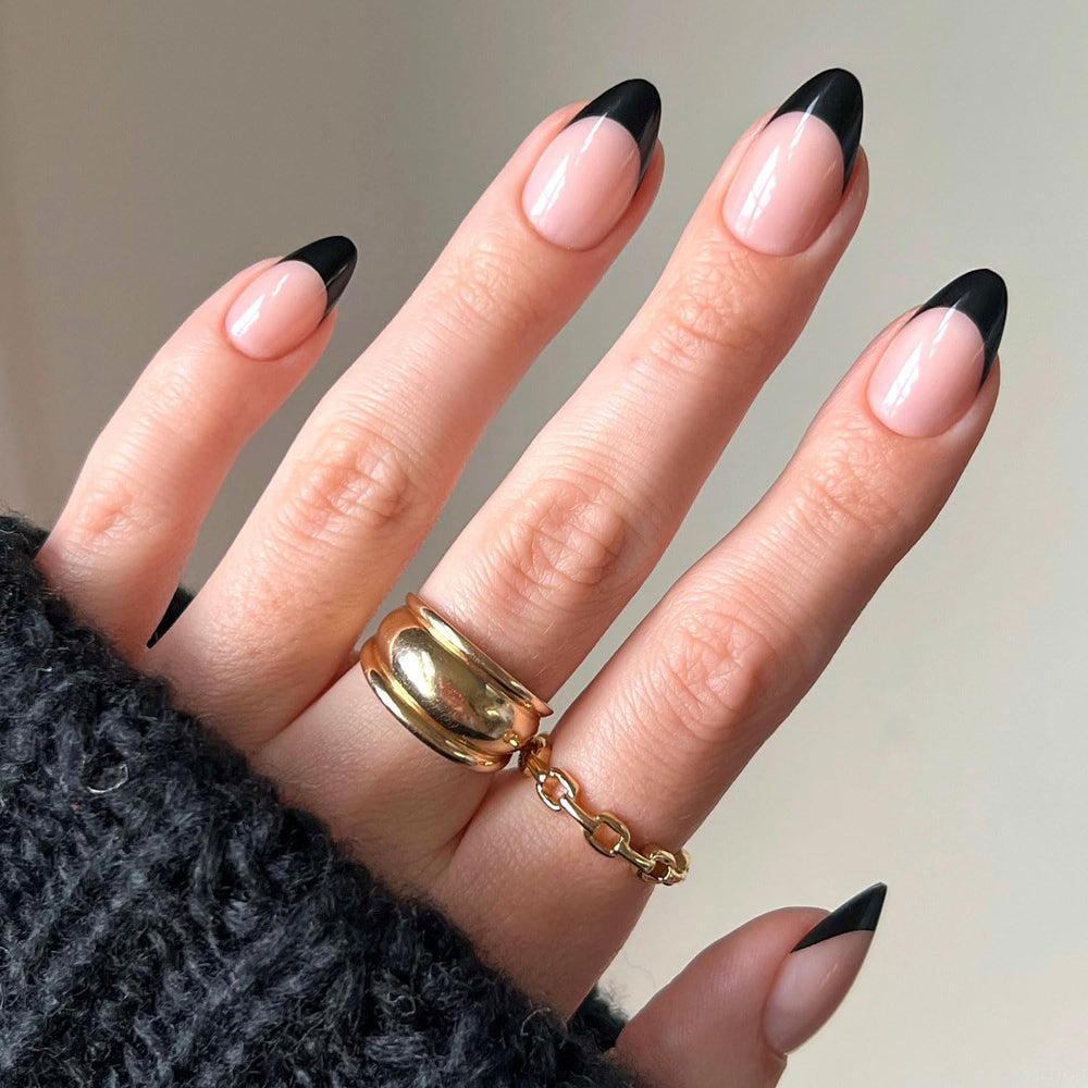 Glamnetic Caviar: uñas semitransparentes con puntas negras para un look chic