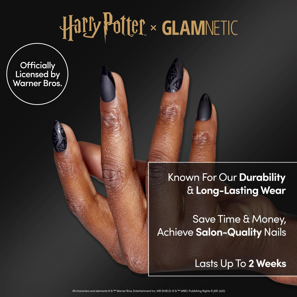 Glamnetic Deathly Hallows: uñas con puntas brillantes para un look elegante.