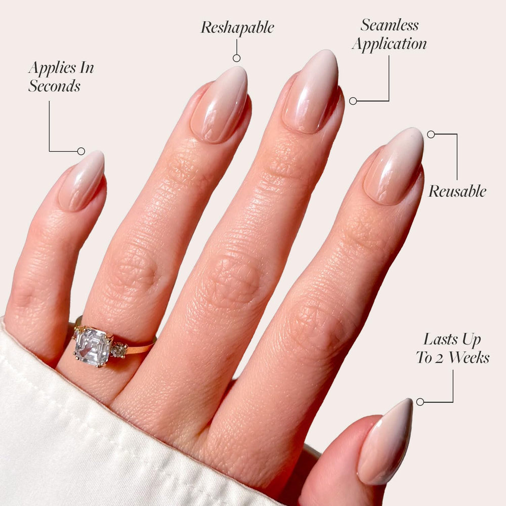 Glamnetic Fiancéd primer plano de uñas con acabado brillo y nude-ombré.