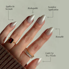 Glamnetic Hailey: uñas en forma de almendra corta para estilo casual y elegante.