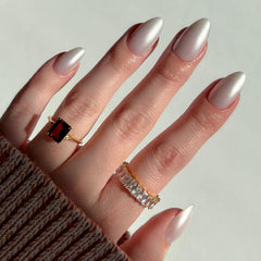 Glamnetic Hailey: uñas postizas brillantes para un look diario pulido.