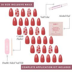 Glamnetic Love Me: uñas almendra corta rojas con corazón para ocasiones.